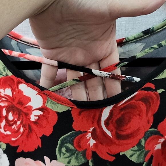 Cute Summer Floral Dress  - Picture 2 of 8